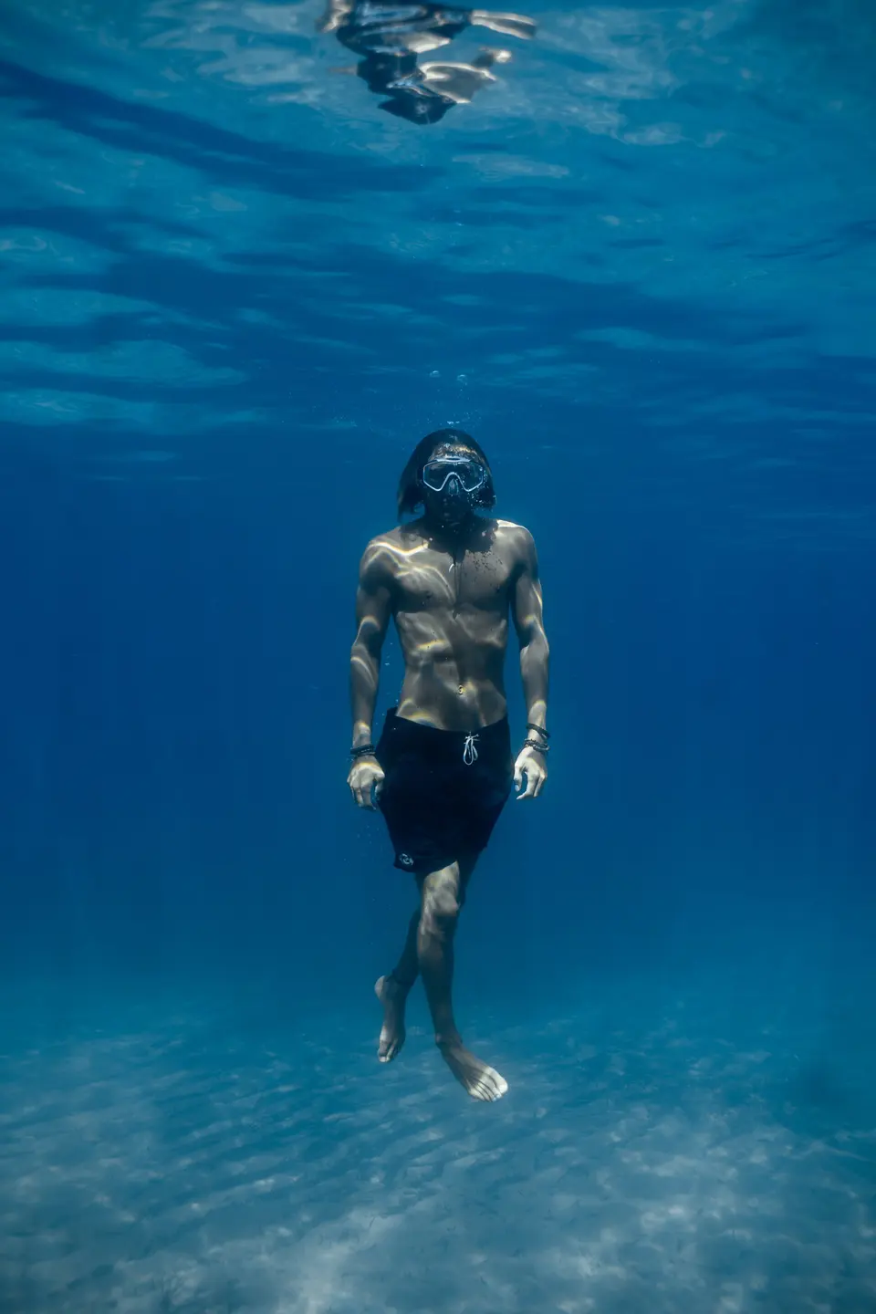 Underwater, photograph 2 of 11