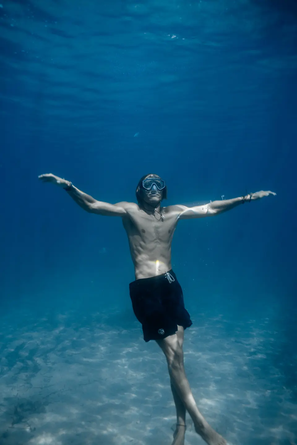 Underwater, photograph 3 of 11